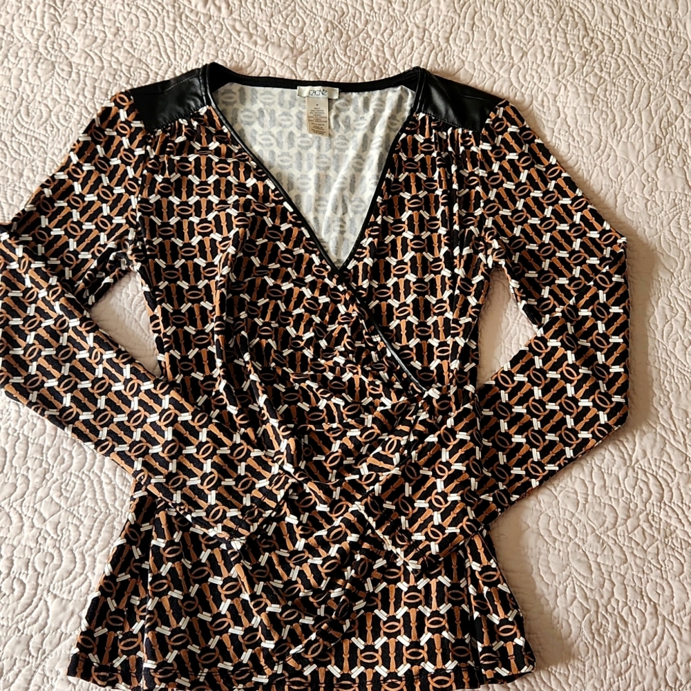 Chain print wrap top